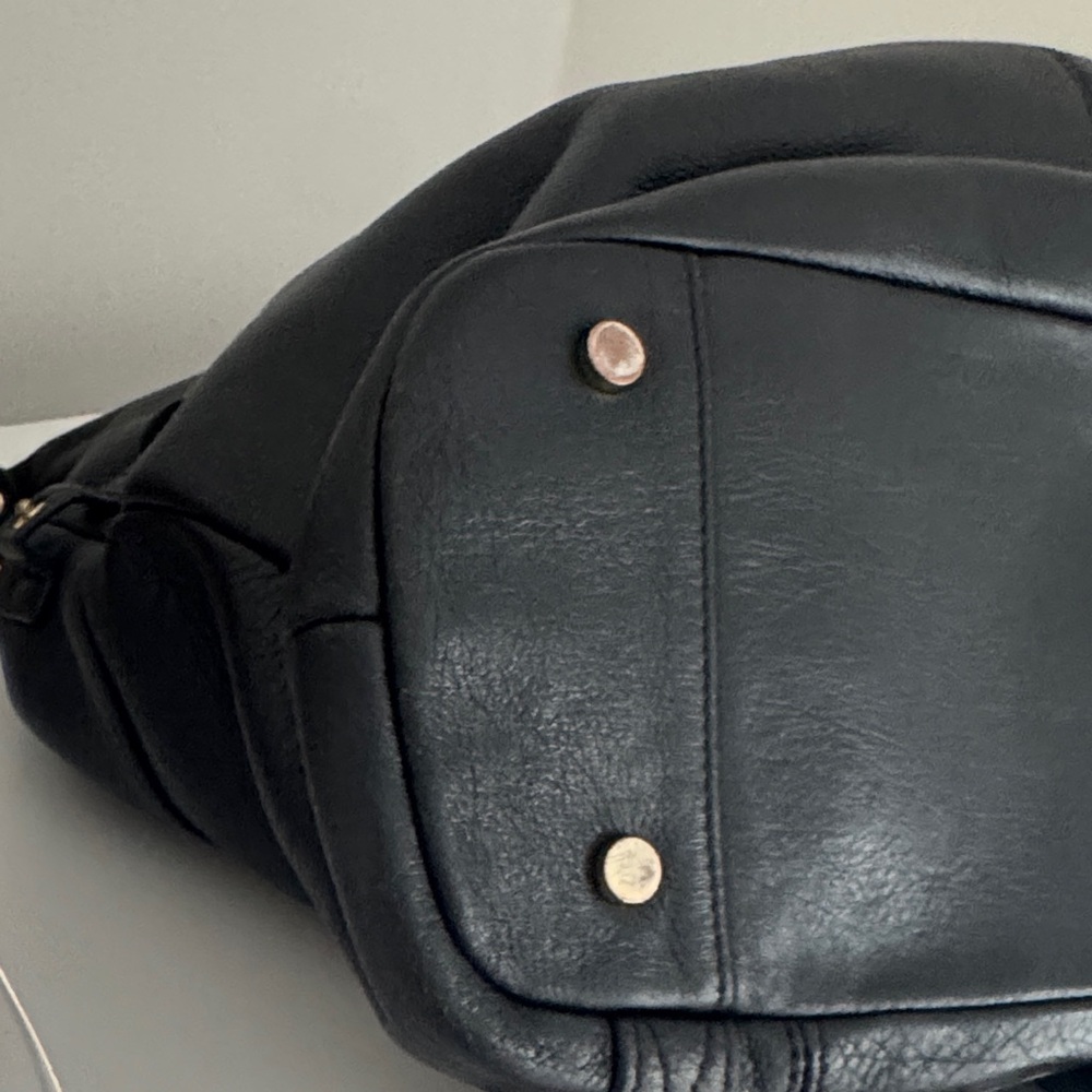 Lily Jade  Shaylee Classic Black Leather diaper bag - Picture 14 of 14